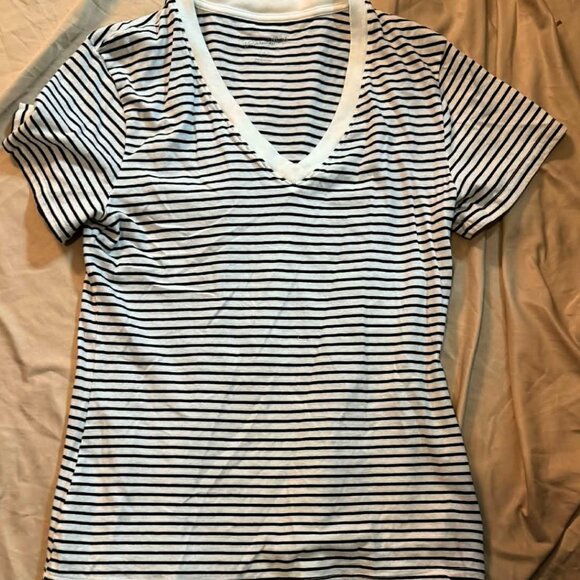 THREE short sleeve stretch knit tees, SIZE SMALL (2 striped, 1 green solid) - Picture 9 of 11